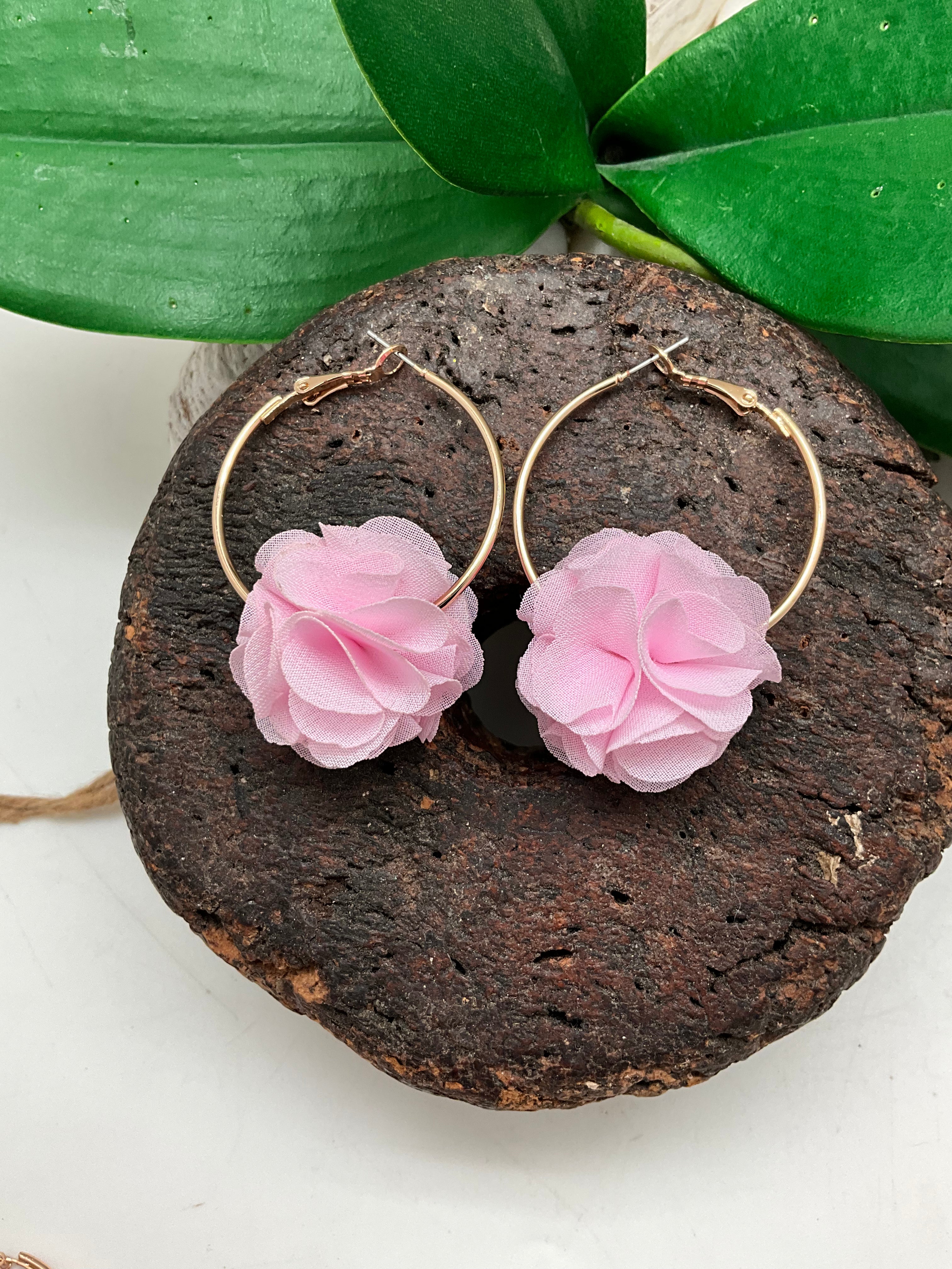 CIRCULAR EARRINGS WITH FABRIC FLOWER