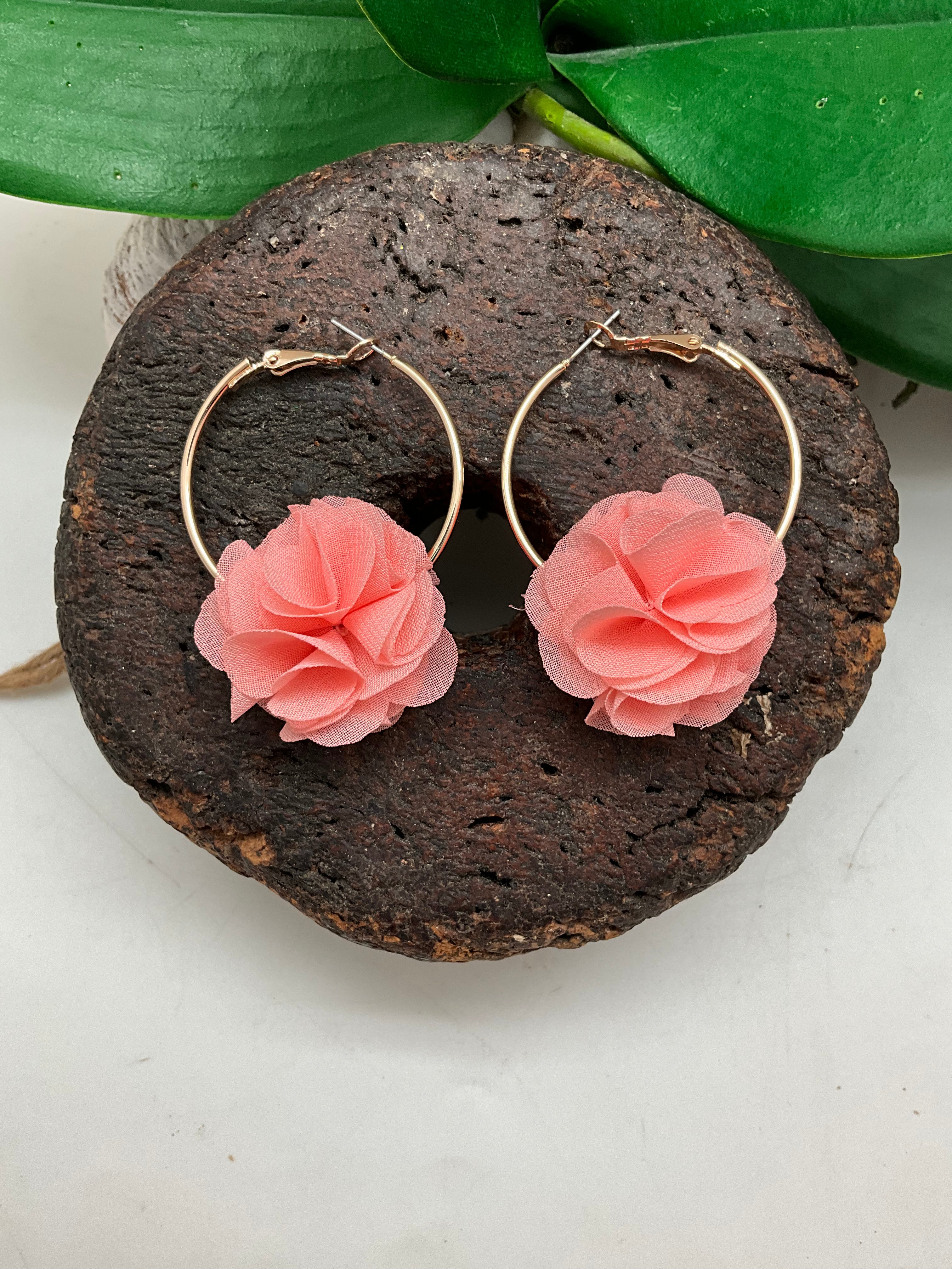 CIRCULAR EARRINGS WITH FABRIC FLOWER