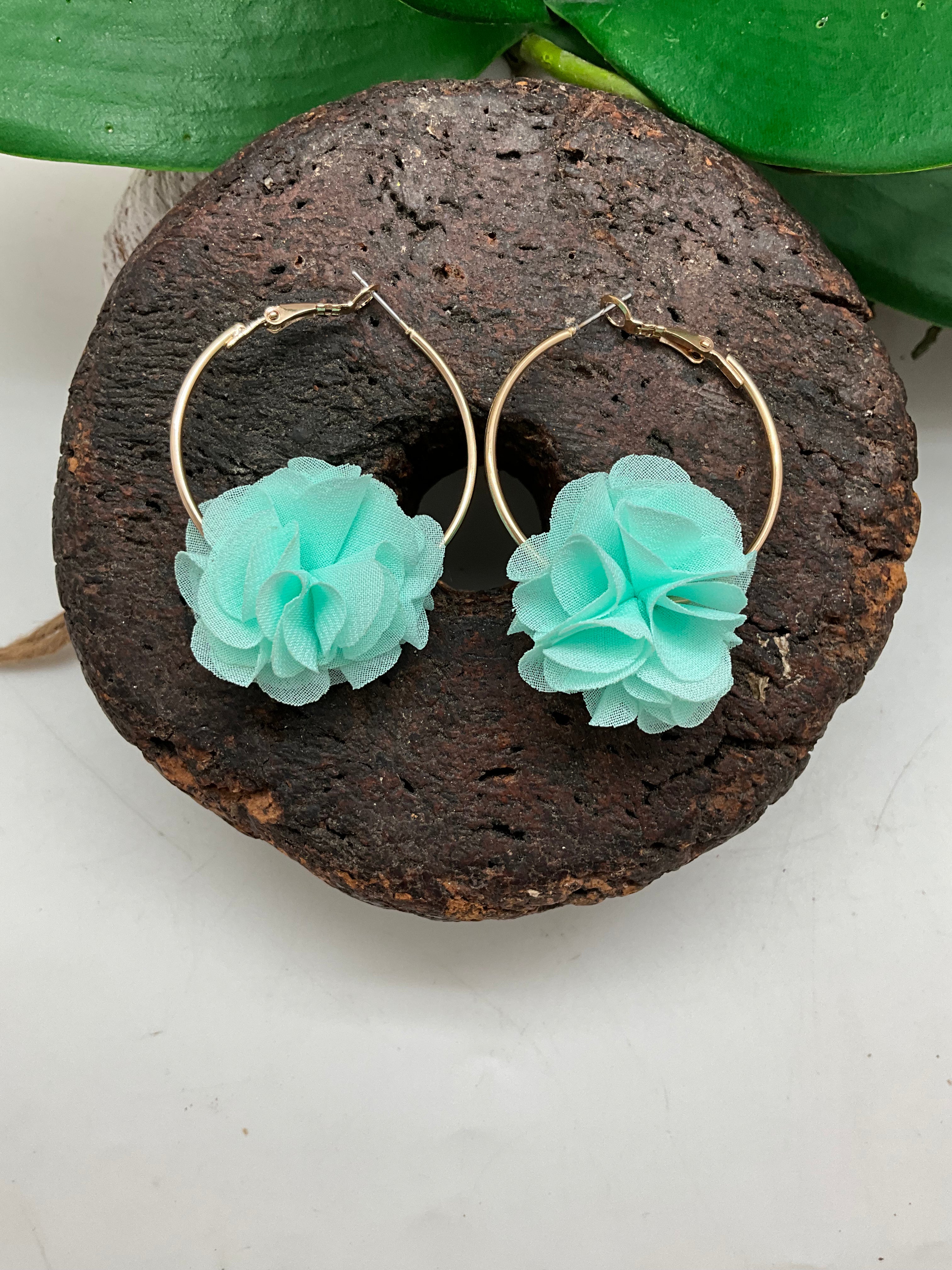 CIRCULAR EARRINGS WITH FABRIC FLOWER