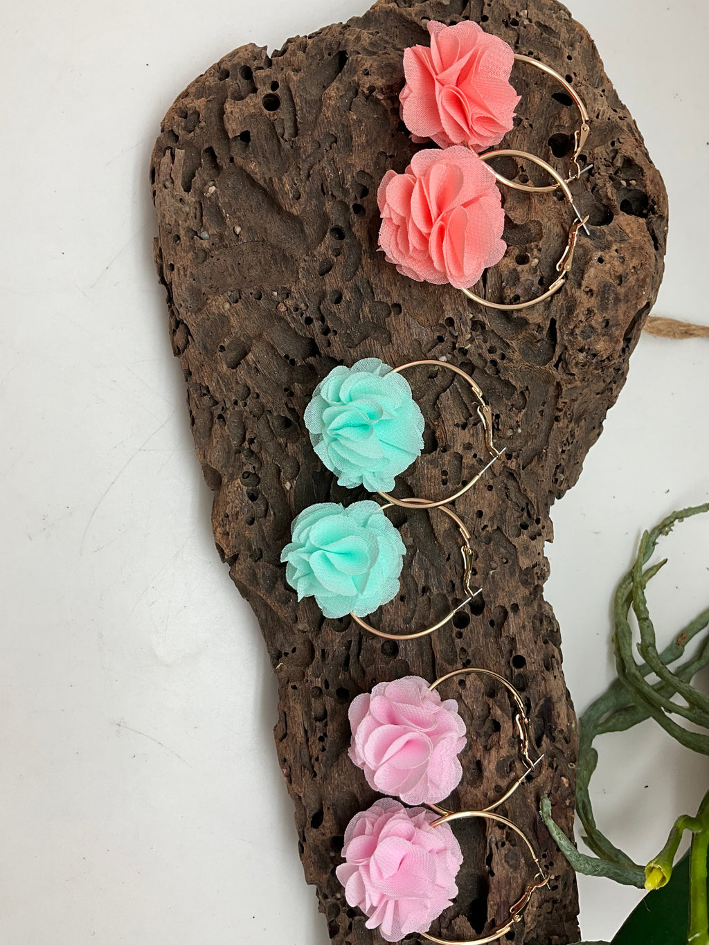 CIRCULAR EARRINGS WITH FABRIC FLOWER