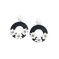 CIRCULAR EARRINGS IN THE SHAPE OF FLOWERS