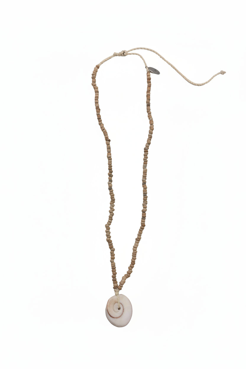 NECKLACE WITH COLOURED BEADS AND A SEASHELL