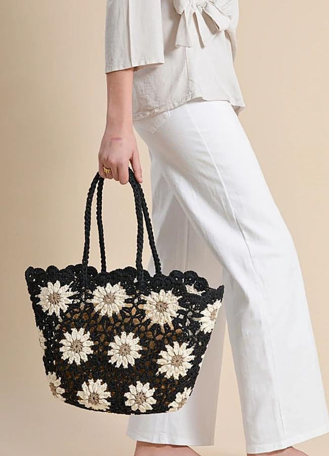 HAND KNITTED CROCHET DAISY TOTE  BAG