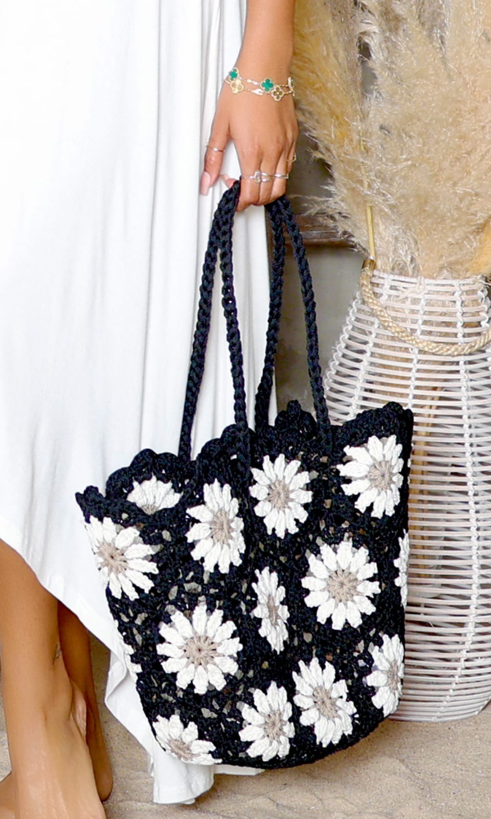 HAND KNITTED CROCHET DAISY TOTE  BAG